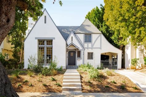 Una casa estilo Tudor reformada para una familia 